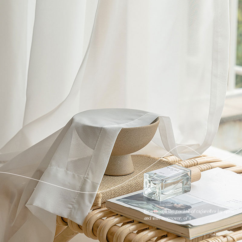 Wear-resistant diamond window screen